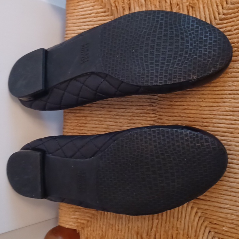 Stuart Weitzman Size 7 Black Quilted Ballet Flats - Picture 4 of 4